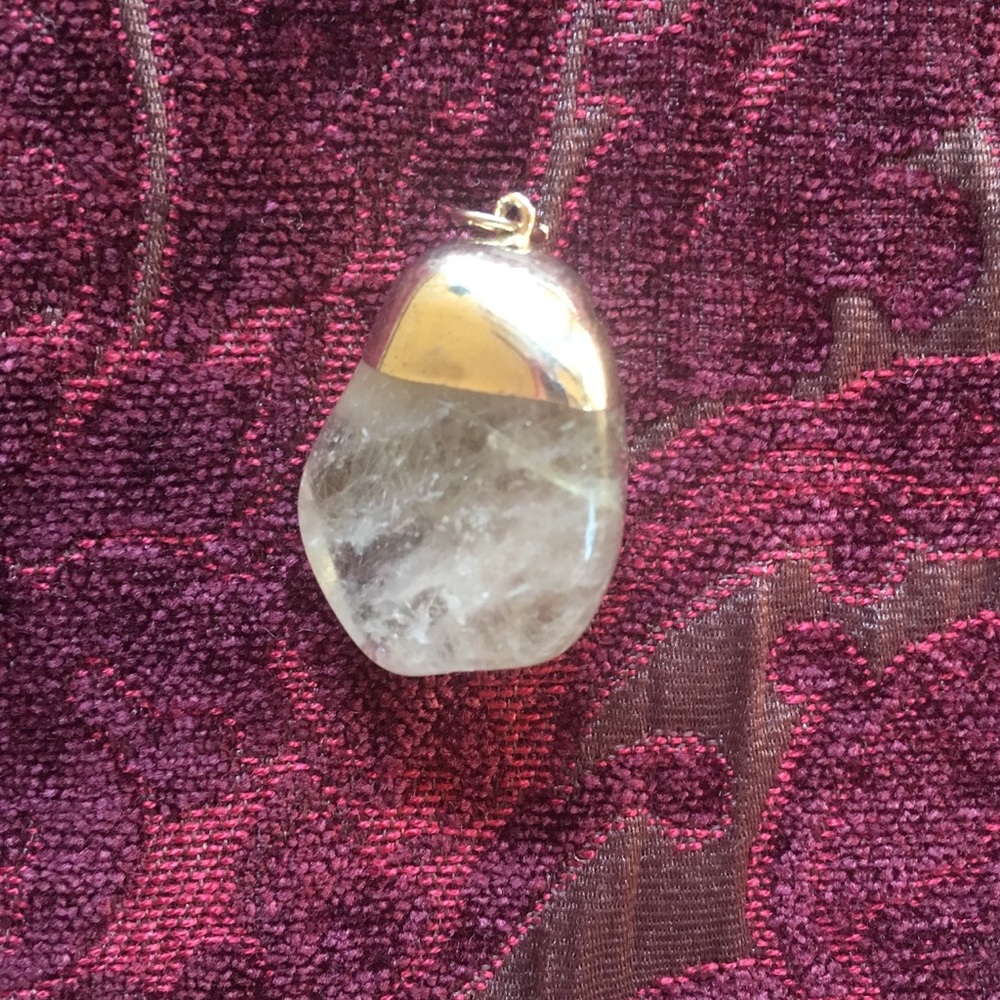 Crystal quartz pendant